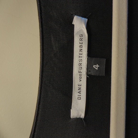 Diane von Furstenberg - Black Pleated Dress - Size 4 - Picture 9 of 11